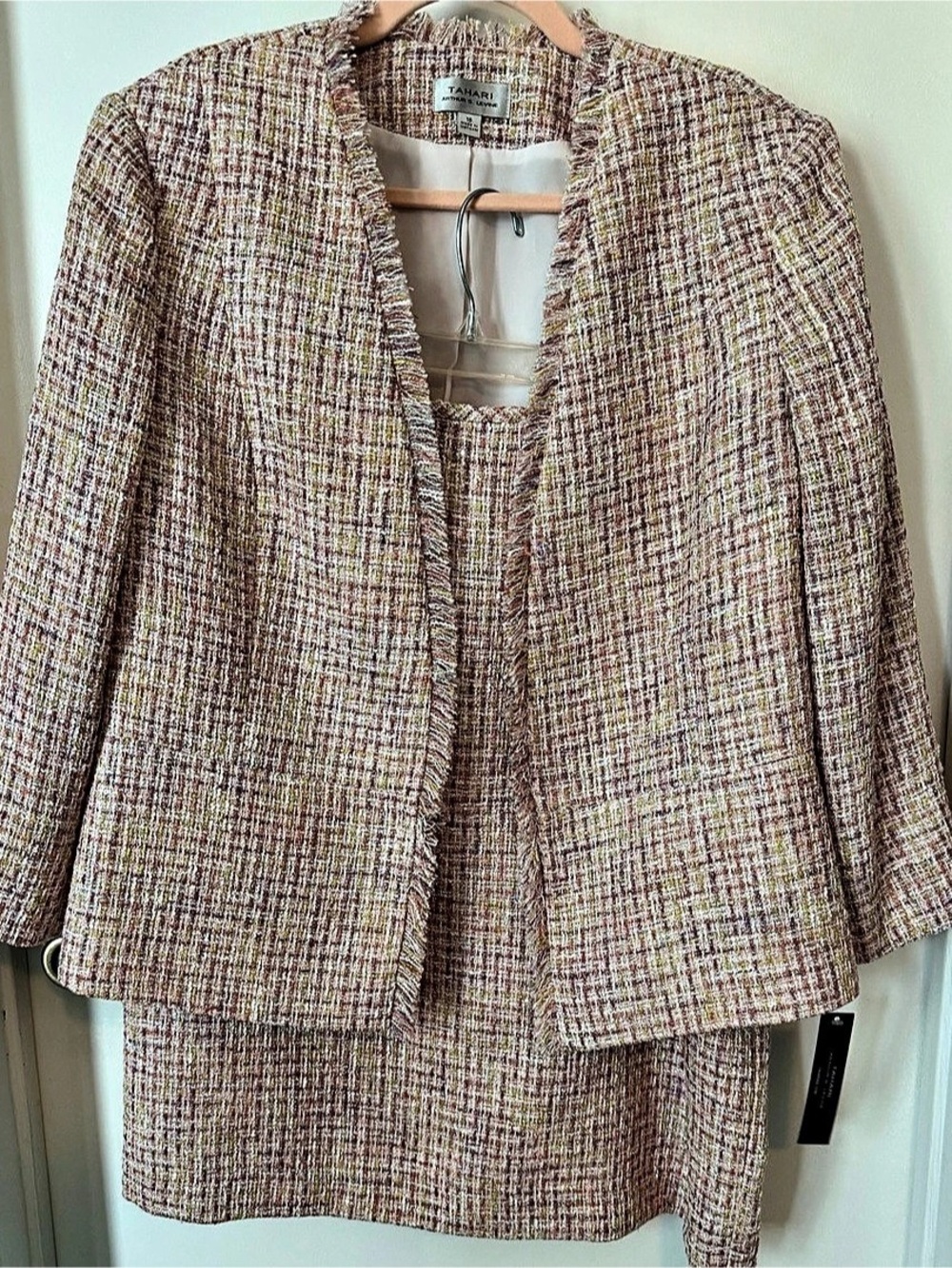 Tahari Arthur S Levine Pink Multi Tweed Skirt Suit Size 16 NWT